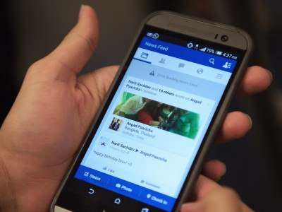 Facebook разрабатывает способы прокрутки контента с помощью наклона устройства